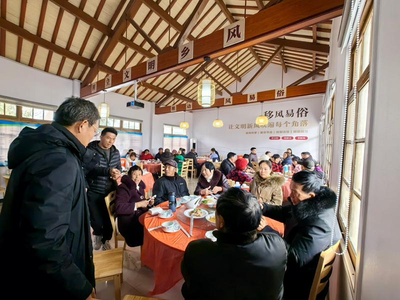 长江镇长江社区易俗堂:由闲置小学教室改建而成,为群众办事提供便利.jpg 长江镇长江社区易俗堂:由闲置小学教室改建而成,为群众办事提供便利.jpg