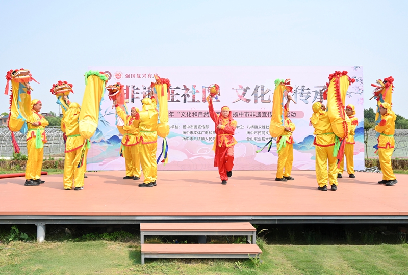 江苏省镇江市扬中市八桥镇永胜村举办“非遗在社区 文化永传承”活动,图为九狮图表演.jpg 江苏省镇江市扬中市八桥镇永胜村举办“非遗在社区 文化永传承”活动,图为九狮图表演.jpg