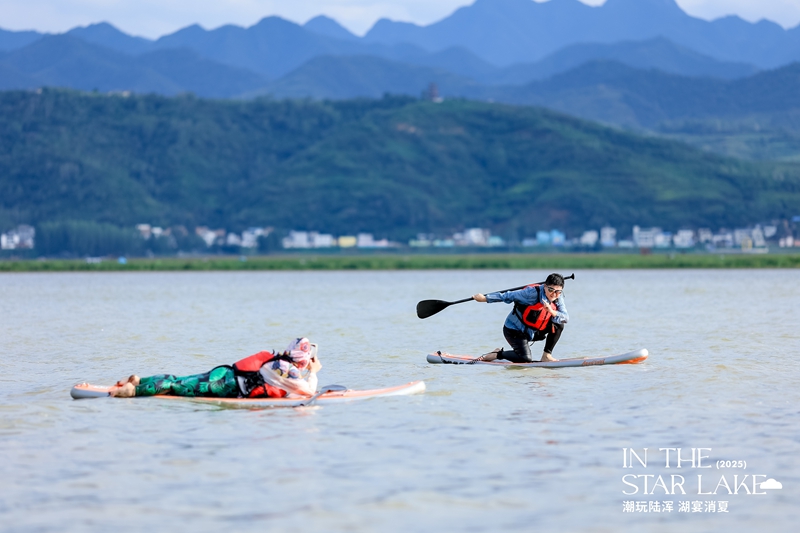 游客浆板体验,拍照打卡 嵩县文化旅游发展有限公司供图.jpg 游客浆板体验,拍照打卡 嵩县文化旅游发展有限公司供图.jpg