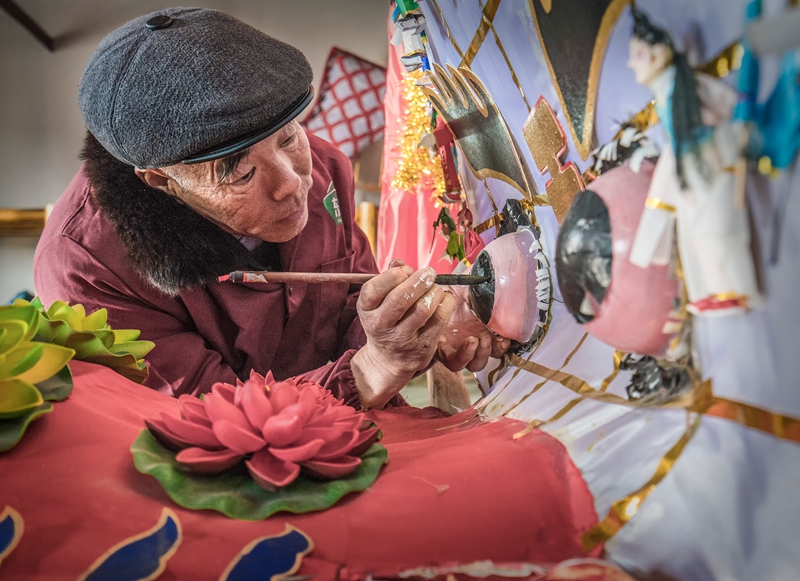 江苏省南京市溧水区和凤镇骆山村村民陈记保老师傅对骆山大龙进行修缮.jpg 江苏省南京市溧水区和凤镇骆山村村民陈记保老师傅对骆山大龙进行修缮.jpg