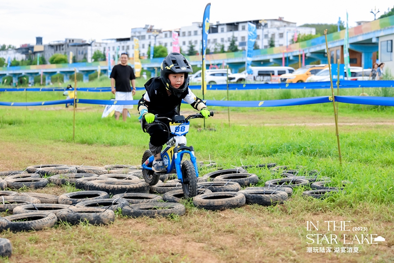 HUS儿童电竞车障碍赛(河南站)比赛现场 嵩县文化旅游发展有限公司供图 (1).jpg HUS儿童电竞车障碍赛(河南站)比赛现场 嵩县文化旅游发展有限公司供图 (1).jpg