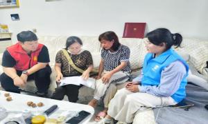 茶城社区党总支“送学上门” 为老党员铺就“永不断线”的学习路