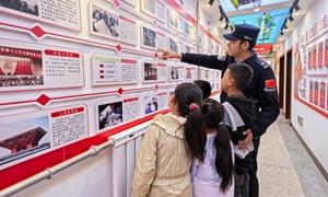 边关警营迎“萌娃” 红色教育庆“八一”