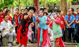 天山弦歌：新疆曲子的百年回响