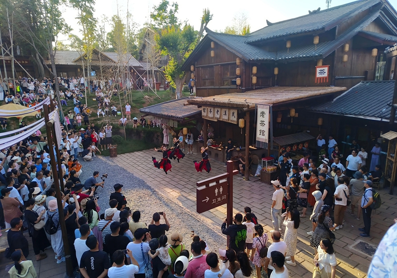 武汉江夏里民俗文化表演.jpg