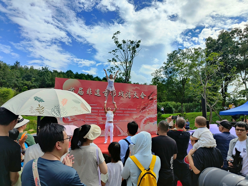 武汉非遗古彩戏法.jpg