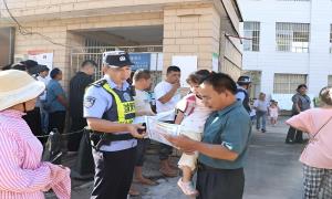 护学岗变身“安全课堂”！金龙边境派出所织密校园网络安全防护网