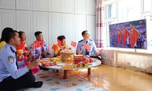 长白边境管理大队多种形式收听观看纪念中国人民抗日战争暨世界反法西斯战争胜利80周年大会