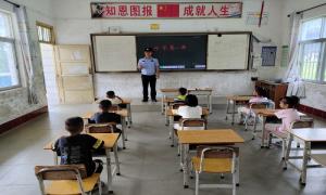 那花边境派出所开展“开学第一课”安全教育活动
