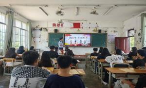 向“两卡”犯罪说不！金龙边境派出所民警深入辖区学校开展校园普法活动