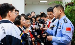 河北黄骅：国门下的实践课！黄骅边检站邀驻地学子沉浸式体验“国门卫士”日常