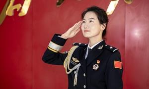 她在国门成长蜕变