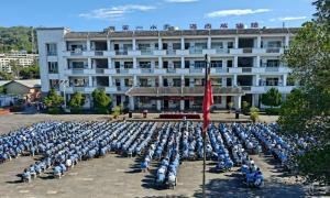“警”彩开学第一课 护航青春助成长