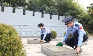 “传承英烈遗志 弘扬英烈精神”锦州出入境边防检查站组织开展烈士纪念日祭扫活动