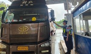 风雨中的坚守：夏石边检站成为边境线上的温暖灯塔