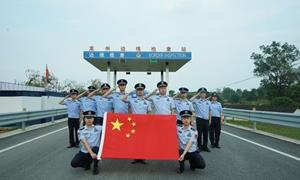 青春与祖国同在 我与国旗同框