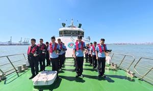 宁波边检站开展“铭记历史 艇进未来”海上纪念活动