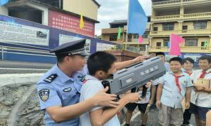 萌娃进警营  体验别样“警”彩