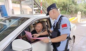 执勤点宣传网络安全知识直达群众