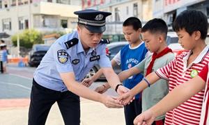 意志、认知、梦想齐发力！潮汕机场边检民警为侗乡学子定制“开学第一课”