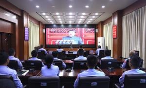 聂拉木边检站组织观看纪念中国人民抗日战争暨世界反法西斯战争胜利80周年大会盛况