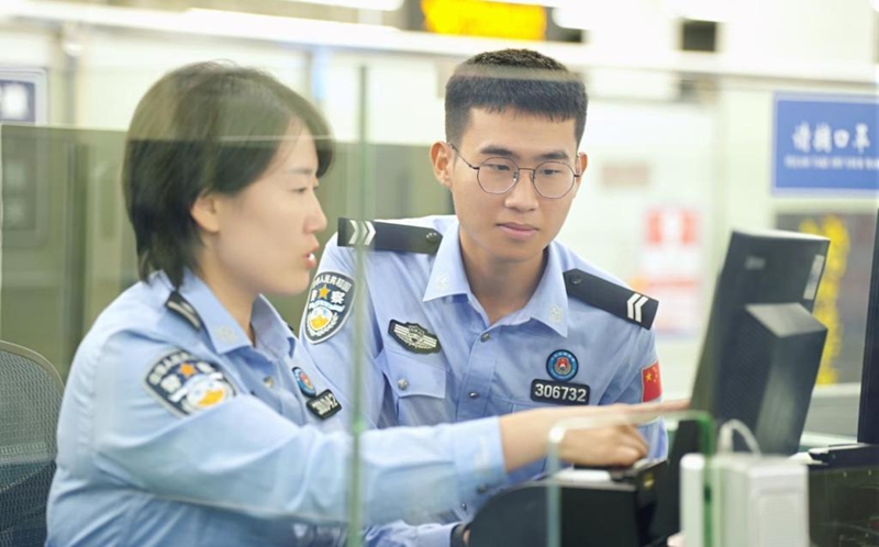 皇岗边检51.jpg
