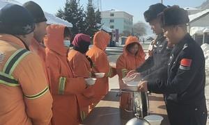 腊八暖意融边境 警民同心暖“橙”光
