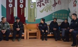 一碗腊八粥 温暖警民情