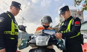 叫隘边境派出所为返乡群众筑牢法律防线