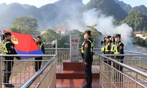 界碑前的节日坚守