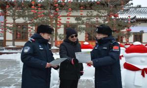 藏蓝守护映雪光 冬雪警务伴畅游