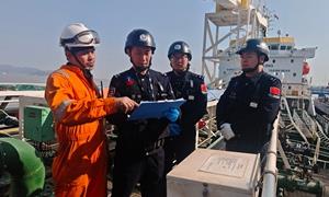 宁波边检站高效护航千吨MTBE首航出海