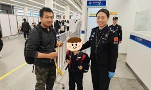 皇岗边检站民警暖心守护跨境学童平安上学路