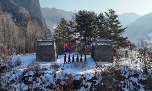 巡边守土庆佳节 警徽闪耀护安宁