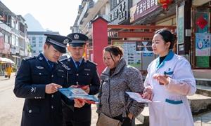 警察节里“警”相随 普法宣传“法”入心