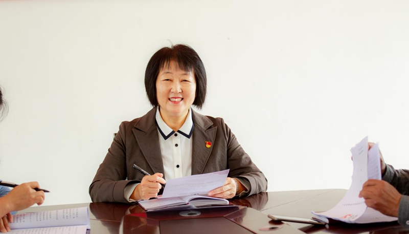 宋瑞书记主持弯柳树村村务会.jpg