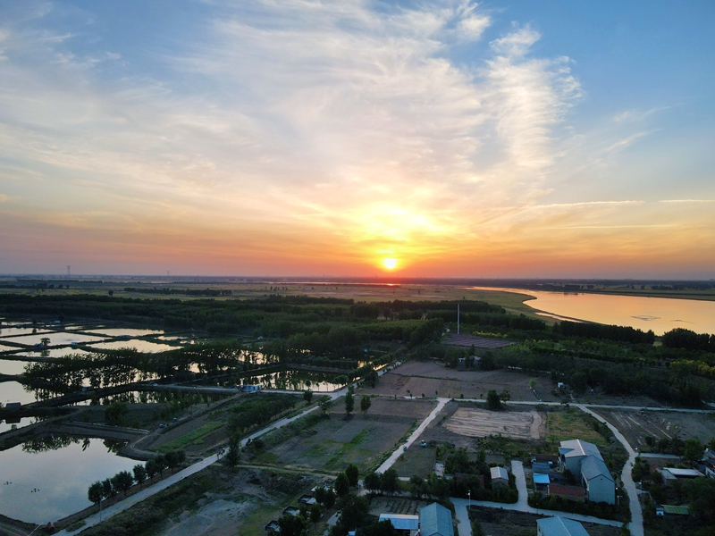 落日余晖下的九堡村（刘胜利摄）.jpg