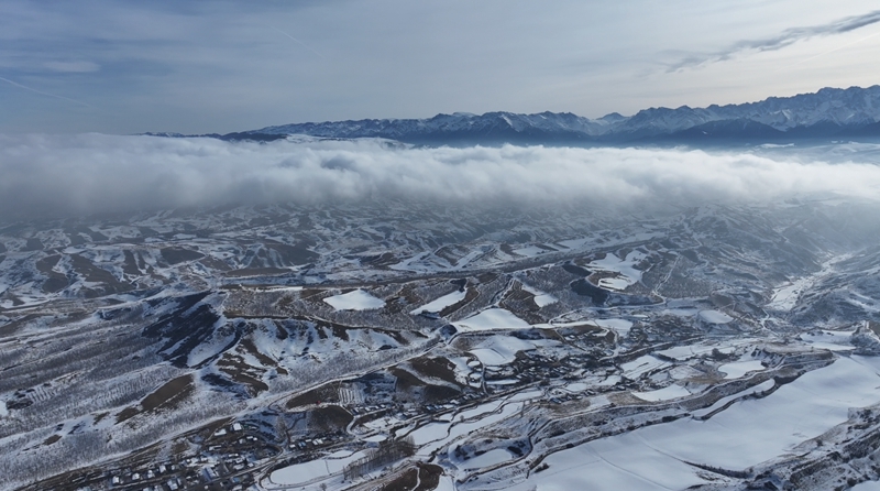 奇台农场三十连神仙湾景区俯瞰。 叶尔那·胡麻尔 摄.jpg