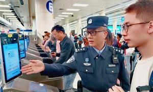 国门守岁人：三双眼睛里的万家灯火