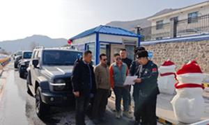 长白县二十一道沟边境检查站全方位为新春征途车队保驾护航