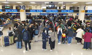 皇岗边检站多举措保障春节假期口岸高效顺畅通关