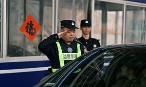 福映国门守通途 忠诚履职护新春