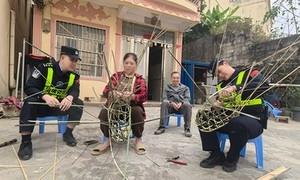 竹篾传民俗 警心护平安