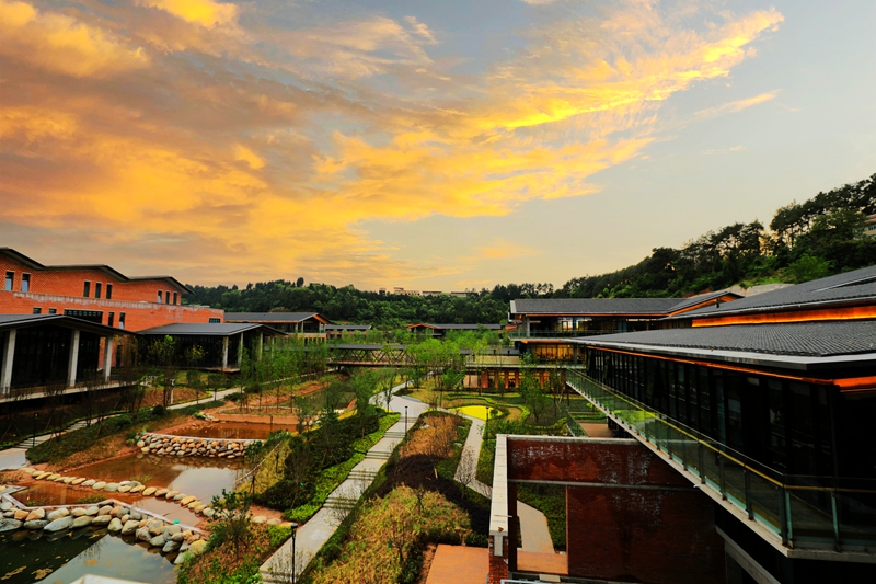四川“张思德干部学院”.jpg 四川“张思德干部学院”.jpg