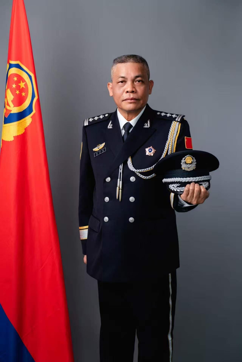 四十二载国门情1.jpg