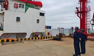 肖厝边检站高效保障中化外走马埭码头复工复产 首艘对台货轮顺利启航