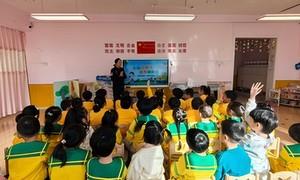 “警”彩开学第一课 守护幼苗向阳生