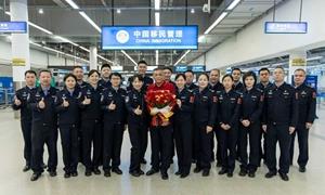四十二载国门情 一生坚守铸忠诚