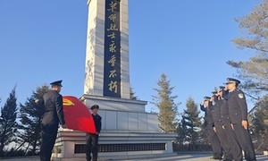 杨泡边境检查站开展清明节祭扫烈士陵园主题党日活动