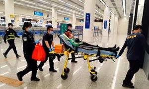 国门之下，生命至上！皇岗边检站民警紧急救助晕倒香港老妇